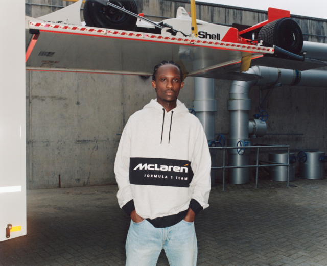 A coleção Levi’s® x McLaren Racing resulta desta fusão perfeita, captando o dinamismo das corridas e a intemporalidade do denim.