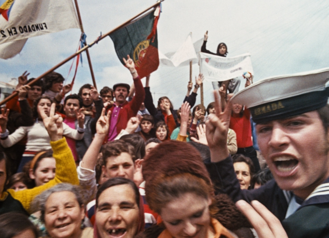 Scenes from the Class Struggle in Portugal, 1977, Portugal, realizado por Robert Kramer.