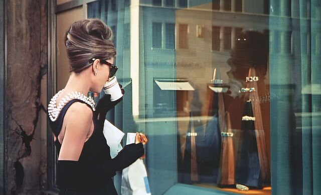 Audrey Hepburn dá corpo a Holly Golightly, a protagonista do filme "Breakfast at Tiffany's"