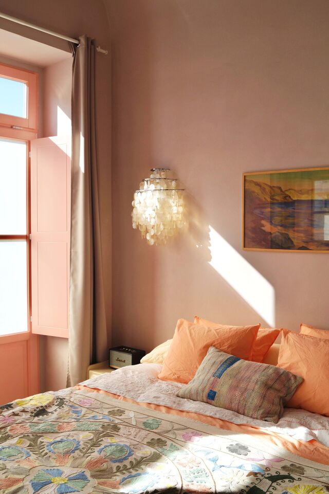 Nasceu a ideia da necessidade de "ajudar pessoas que querem a sua casa de férias ou de família sem ter de esperar 4 anos". Casinha Bloom na imagem.