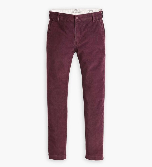 Calças XX Chino Slim Taper, €99, Levi's.