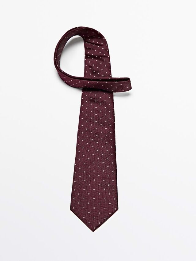 Gravata, €49,95, Massimo Dutti.