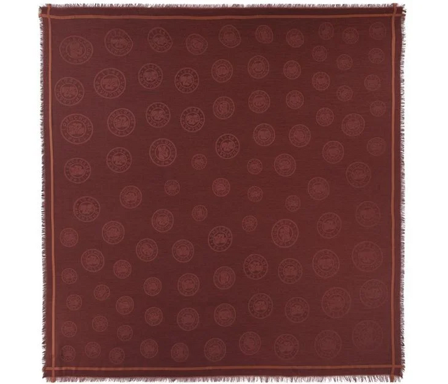 Lenço La Médaille, €190, Longchamp.