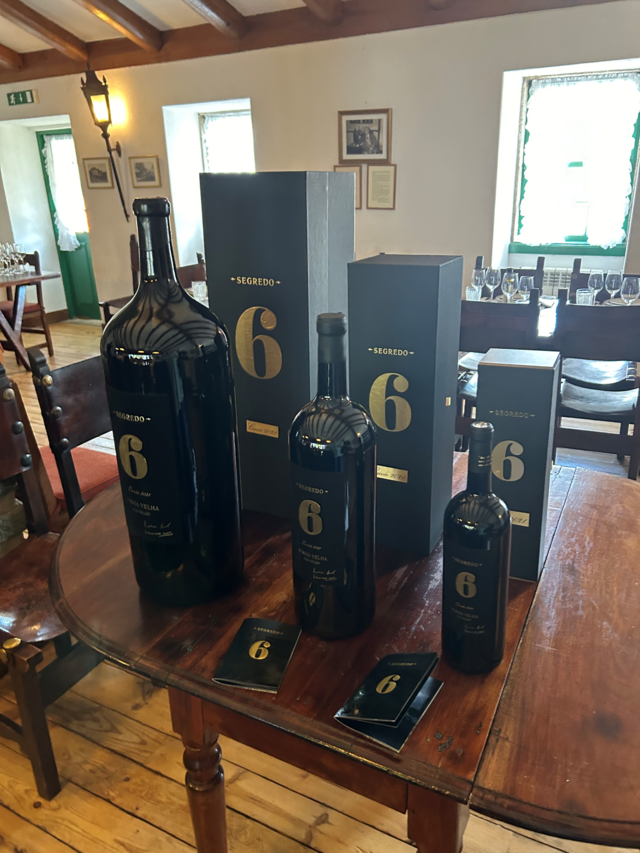 "Esta diversidade é tão rica que tenho de ir à sua procura, de a manter na garrafa. Os vinhos têm de ter alguma incoerência, para que possam causar surpresa. Vinhos muito perfeitinhos são monocórdicos, e a perfeição é uma coisa muito aborrecida."