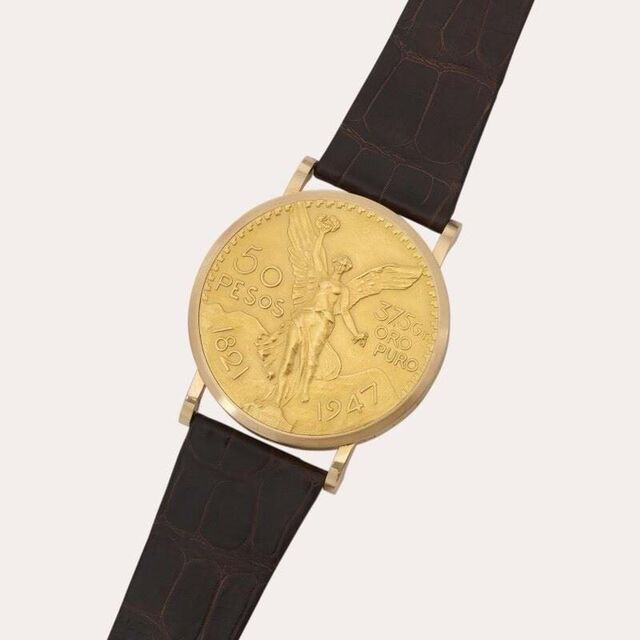 O Rolex Coin Watch 50 Pesos contém uma moeda que data algures entre 1821 e 1947.