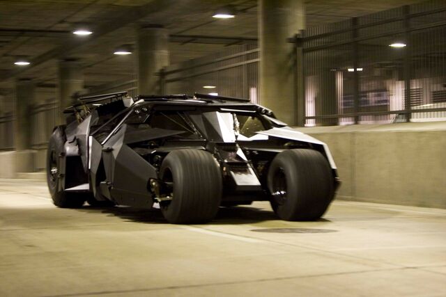 Para comemorar o 85º aniversário do Batman, a Warner Bros irá lançar 10 réplicas do carro funcional, pelo humilde preço de 2 milhões e 990 mil dólares.