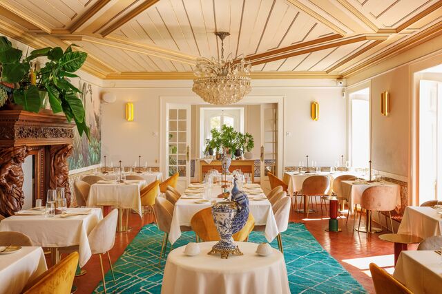 O espaço que recebe 40 lugares em sala e 40 na varanda exterior aprofunda a atmosfera romântica da península italiana, com uma decoração clássica e sofisticada, inspirada no passado, mas que sabe a futuro.