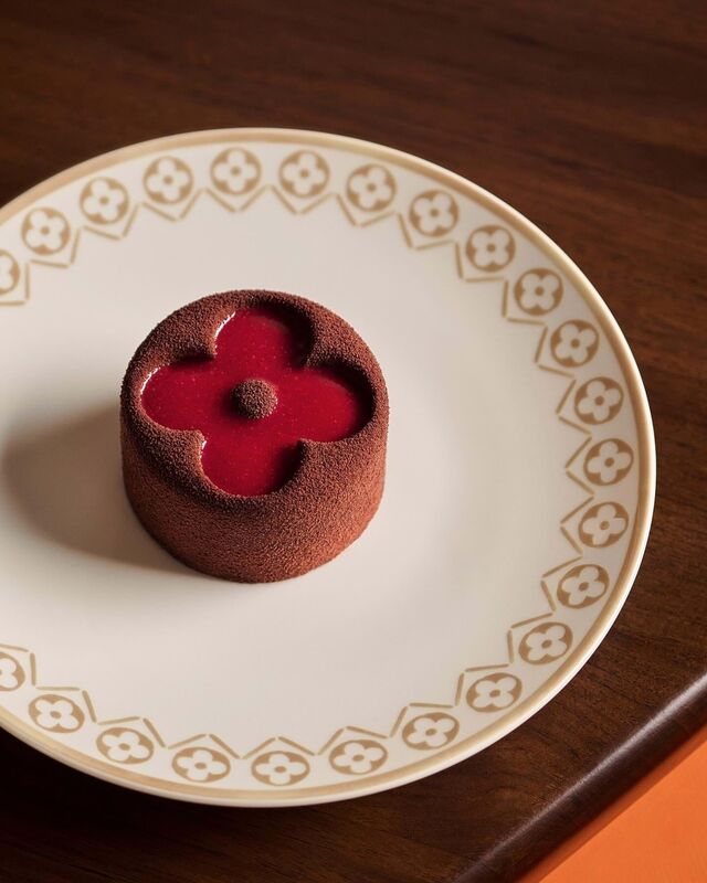 O menu de fine dining que dura todo o dia concede aos viajantes a oportunidade de usufruir do café independentemente do fuso horário em que estiver.