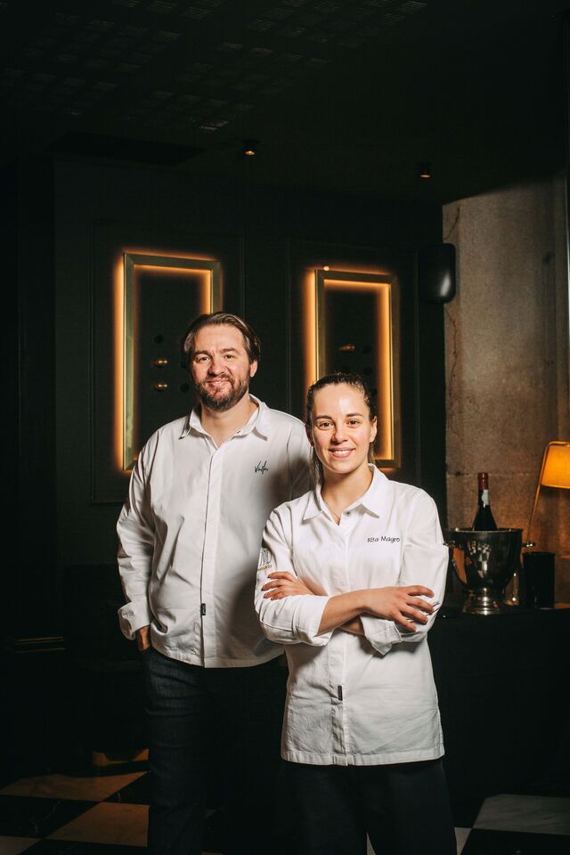 O jantar será preparado pela dupla de chefs do Blind, constituída pela chef Rita Margo e pelo chef Vítor Matos.