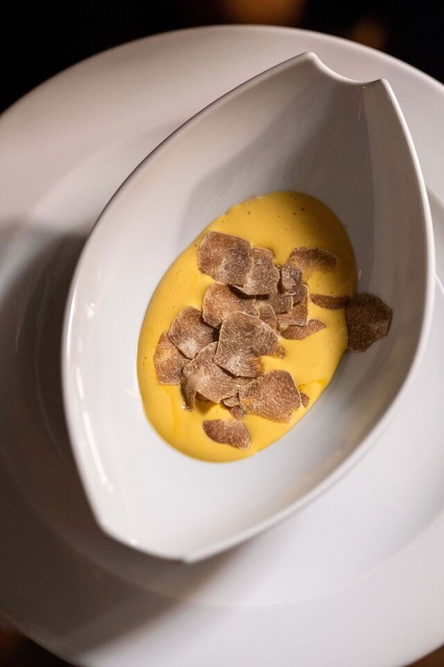 Zabaione com creme de Castanhas, Ricotta de Cabra e Trufa Branca de Alba, €39,95.