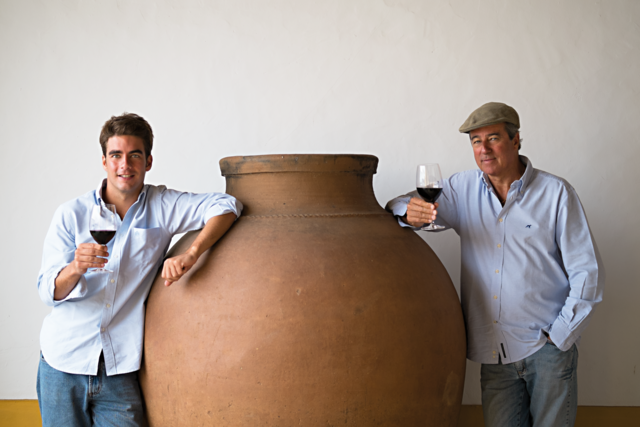 "Nem sempre acordo no mesmo local. Por vezes é em casa, Estremoz, mas muitas vezes estou fora, durmo mais perto de outras adegas do grupo, ou fora de Portugal, em reuniões comerciais ou em apresentações de vinhos. "