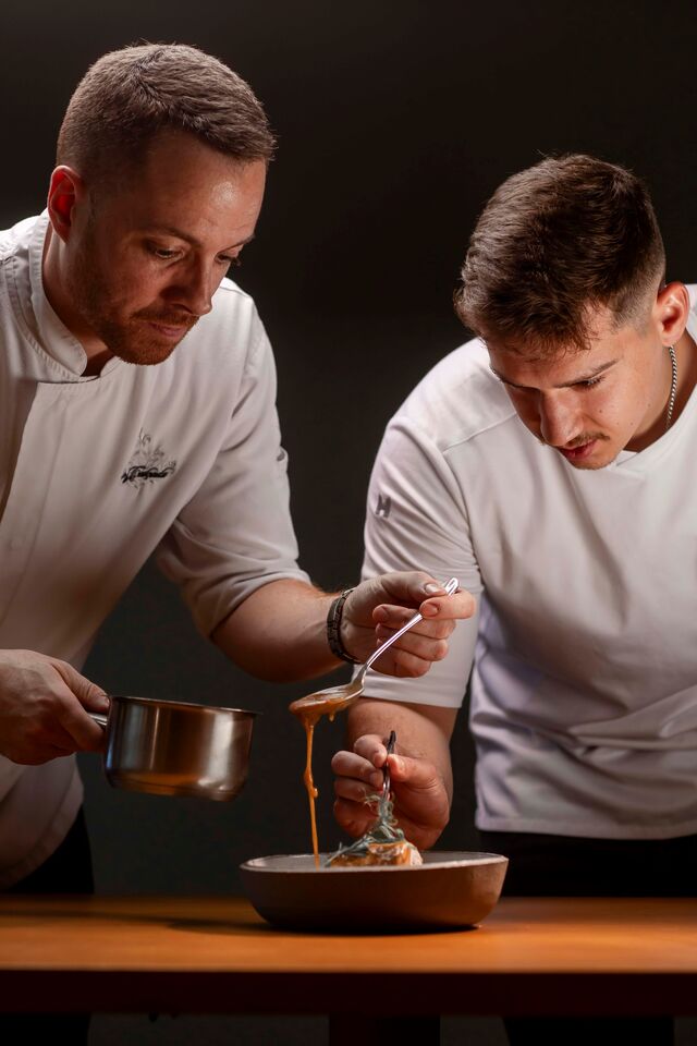 Por enquanto, enquanto se espera a estreia dos chefs, é possível provar uma antevisão do que estará por vir, num jantar limitado a 30 pessoas, no Porto, no restaurante Real by Casa da Calçada.