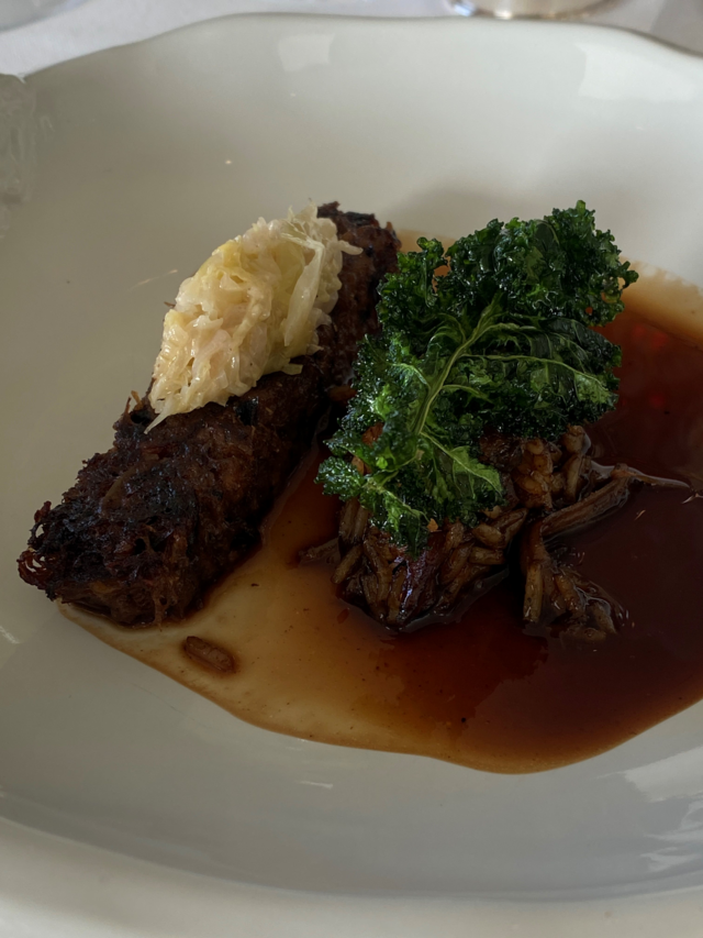 No dia 25, o chef serve, entre outros pratos, o que mais define a sua identidade: cabrito de leite.