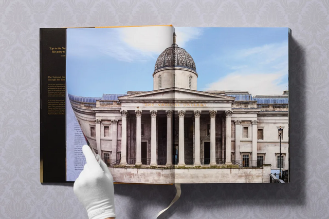 Esta obra da Taschen celebra os 200 anos da galeria, relembrando o seu percurso desde uma casa em Mayfair até à sua imponente localização em Trafalgar Square.