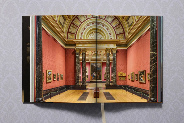 Esta publicação destaca-se por incluir fotografias exclusivas dos bastidores da National Gallery e retratos dos seus espaços.