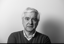 Um dia na vida de Francisco Seixas da Costa. "Faço parte das pessoas para quem trabalhar nunca foi um peso"