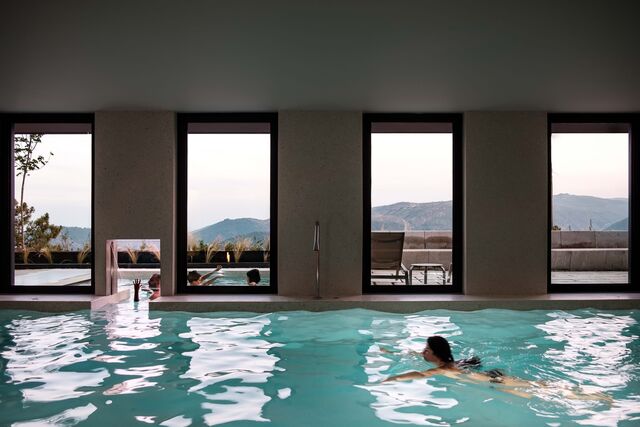A piscina é o local perfeito para relaxar na Casa de São Lourenço