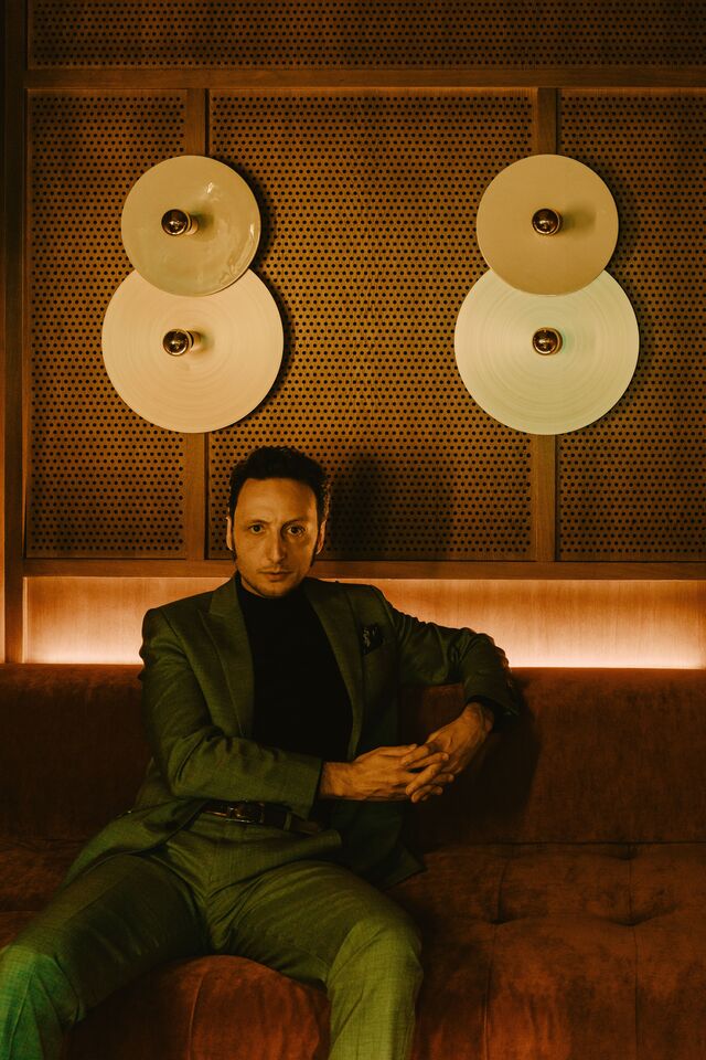 Em setembro de 2024, meteu-se no estúdio para gravar um álbum novo. Menos de um mês mais tarde, o disco estava pronto. Chama-se 2000 A.D. e acabou de ser lançado.