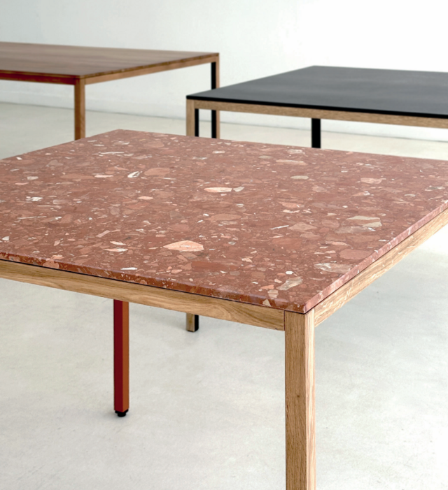 Esta mesa desenhada por Manuel Aires Mateus está disponível em diversos tamanhos e acabamentos