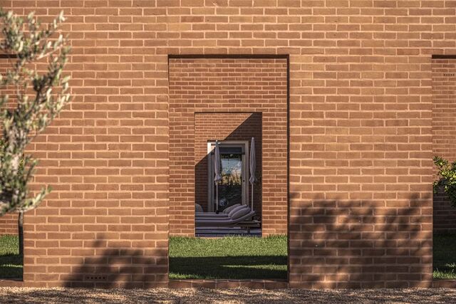 Para construir a Casa de [Tijolo] foram precisos mais de 300.000 tijolos feitos à mão