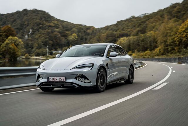 Tem uma velocidade máxima limitada aos 180 km/h.