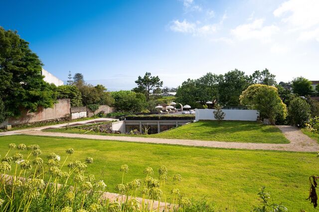 Vista para a piscina e o spa