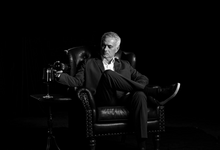 "The Special One". José Mourinho apresenta vinho que custa mais do que €100