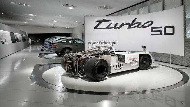 A exposição "Beyond Performance: 50 Years of Porsche Turbo" está patente até dia 12 de Janeiro no Porsche Museum em Estugarda