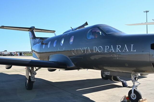 Os transfers exclusivos incluem o automóvel ou o inesperado avião privado da casa, um Pilatus PC12 que pode aterrar em Beja.