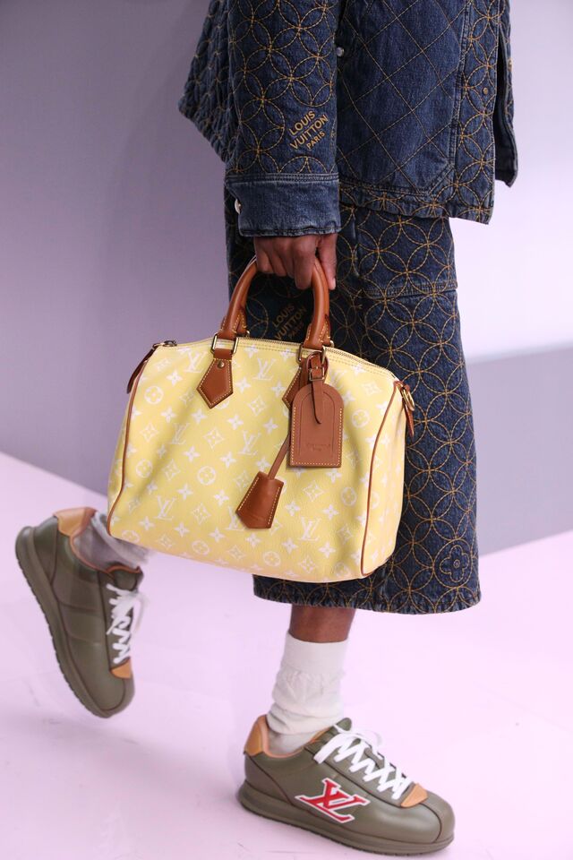 Nigo, com os seus vastos arquivos de mais de 10 mil peças de vestuário vintage, inspirou muitas das silhuetas.