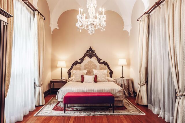Convento do Espinheiro Historic Hotel & Spa