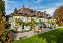 Villa centenária onde viveu Audrey Hepburn está à venda na Suíça