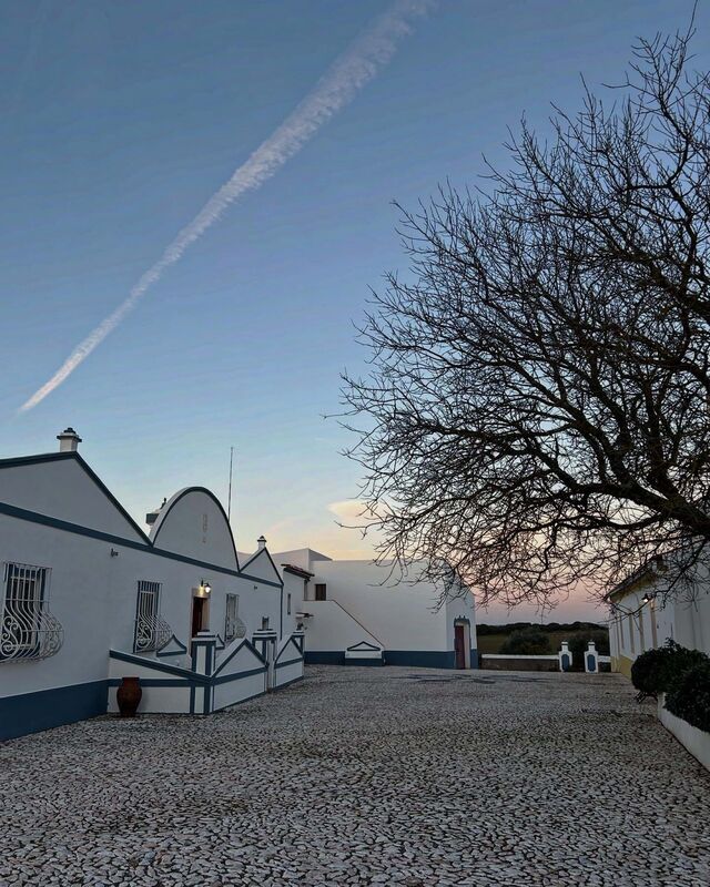 A fachada do Monte de Matacães.
