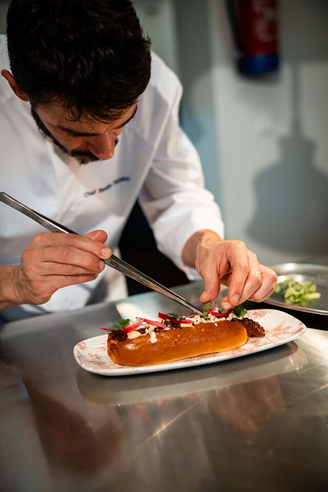 Chef Sandro a preparar um dos pratos
