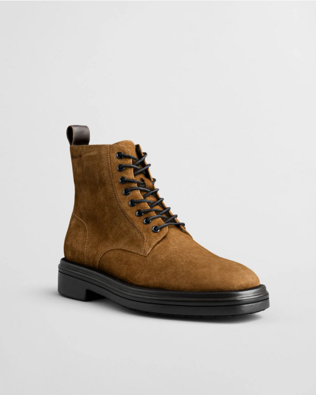 Gant, Botas de cano médio em camurça Boggar, €119.