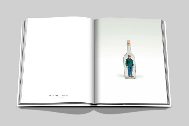 "Puzzle Bottle" por Charles Ray, 1995