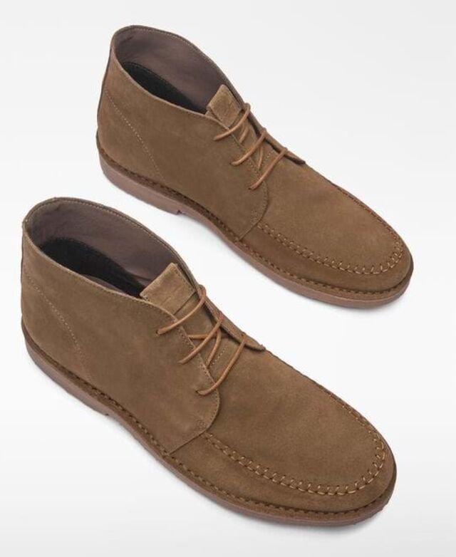 Botins em camurça, Adolfo Dominguez, €159.