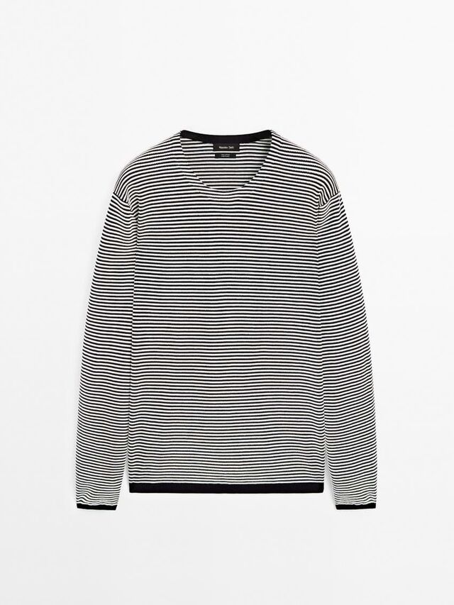 Camisola de malha às riscas, Massimo Dutti, €39,95.