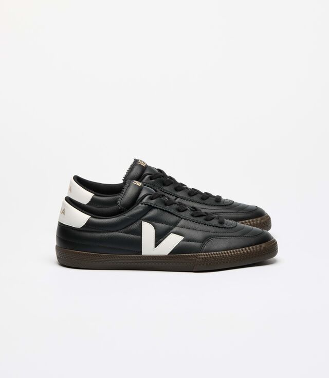 Sapatilhas PANENKA LEATHER Black&White, VEJA, €140. 