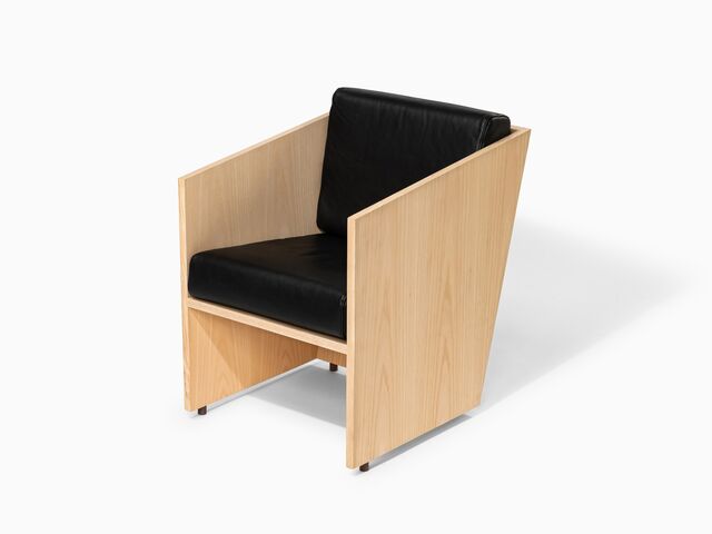 Poltrona ALCANTARA chair de Álvaro Siza Vieira, MOR Design, €880. 