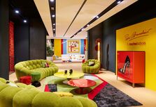 Pedro Almodóvar & Roche Bobois, uma colaboração que celebra a cor