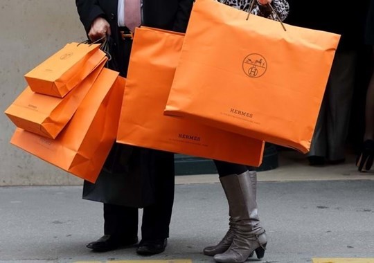 Hermès torna-se campeã do luxo e destrona LVMH por breves momentos