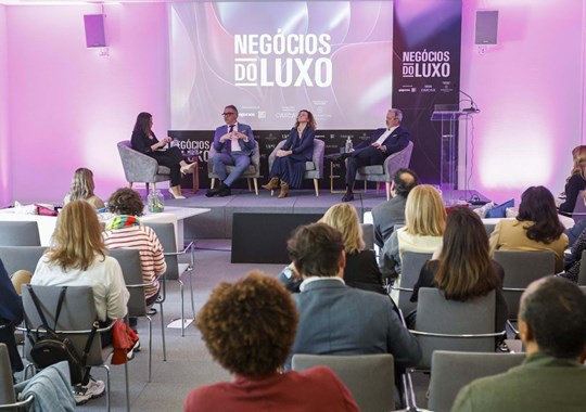 Investimentos do luxo: vinho, imobiliário e arte