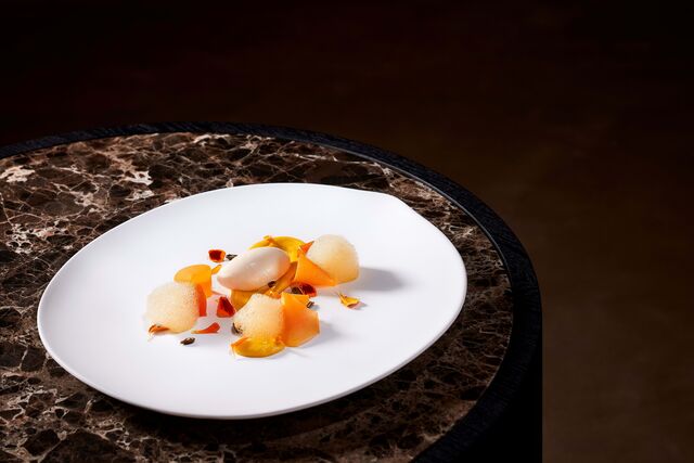 Abóbora, creme de laranja, gelado de pimenta de Sichuan e sementes caramelizadas