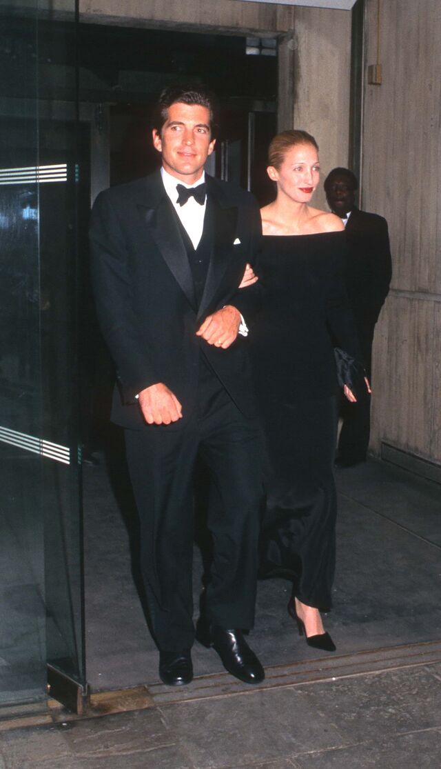 John F. Kennedy Jr e a sua mulher Carolyn Bessette-Kennedy