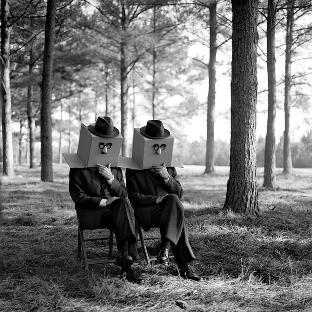 Fotografia "Men with Boxes on Head", Rodney Smith
