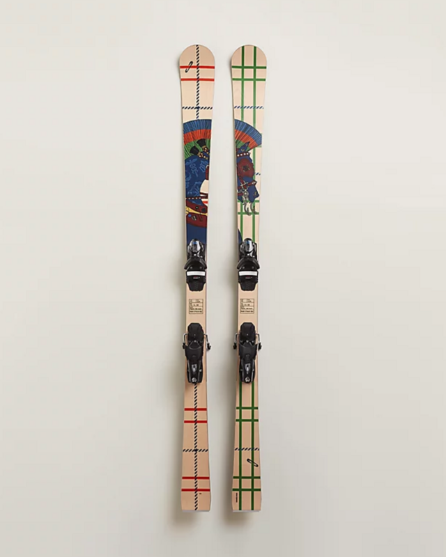 Hermès, Par de esquis alpinos, €14,600.