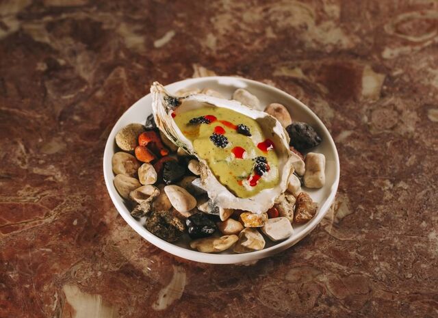 Ostra Moilee & Caviar