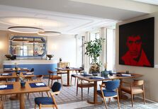 Restart. Restaurante com varanda sobre o Douro