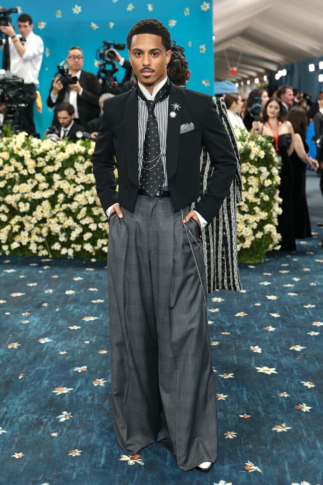 Keith Powers, em Boss.